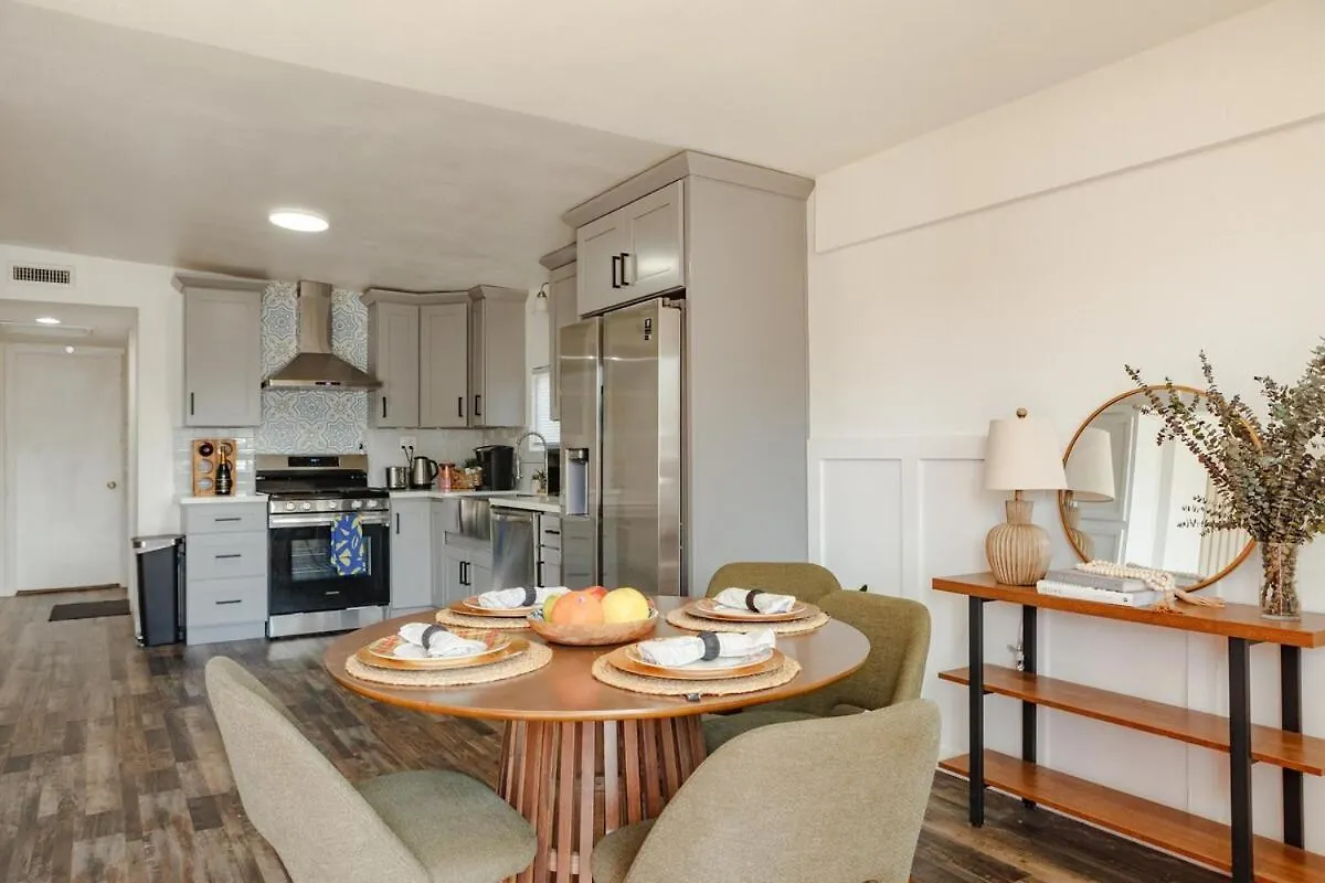 Central Modern All-In-One Home Lakewood Apartment