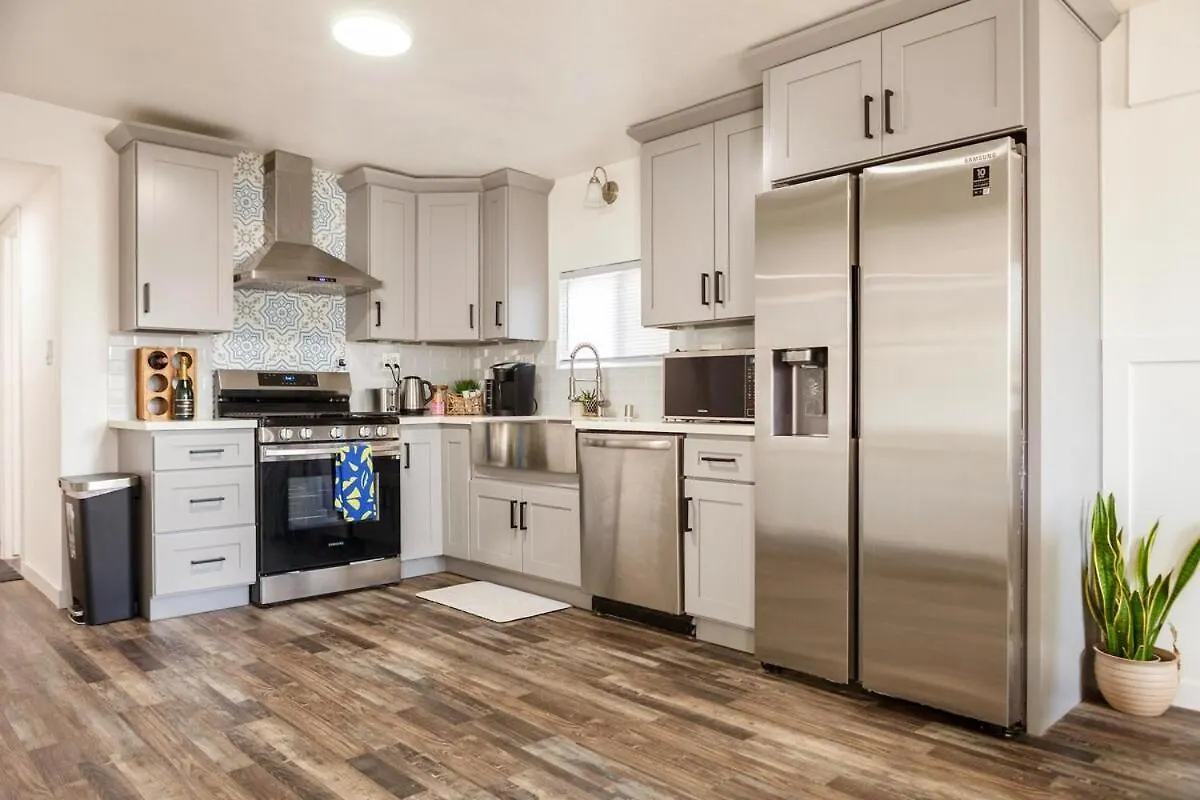 Central Modern All-In-One Home Lakewood Apartment