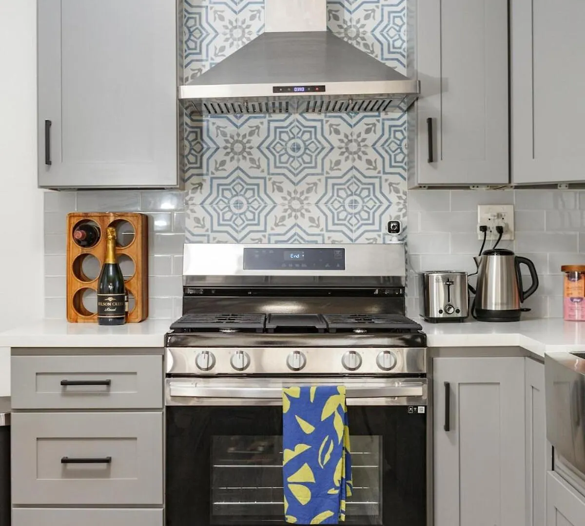 Central Modern All-In-One Home Lakewood Apartment
